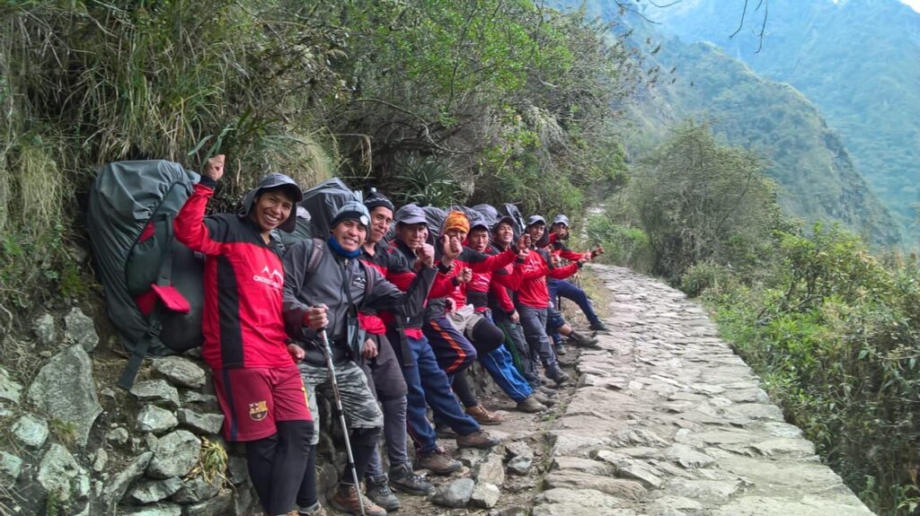 Inca Trail expert team, porters and guides