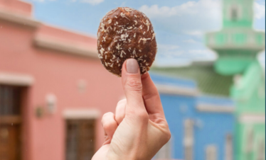 Koeksister taster in Bokaap