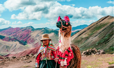 Palcoyo, llama and andean woman